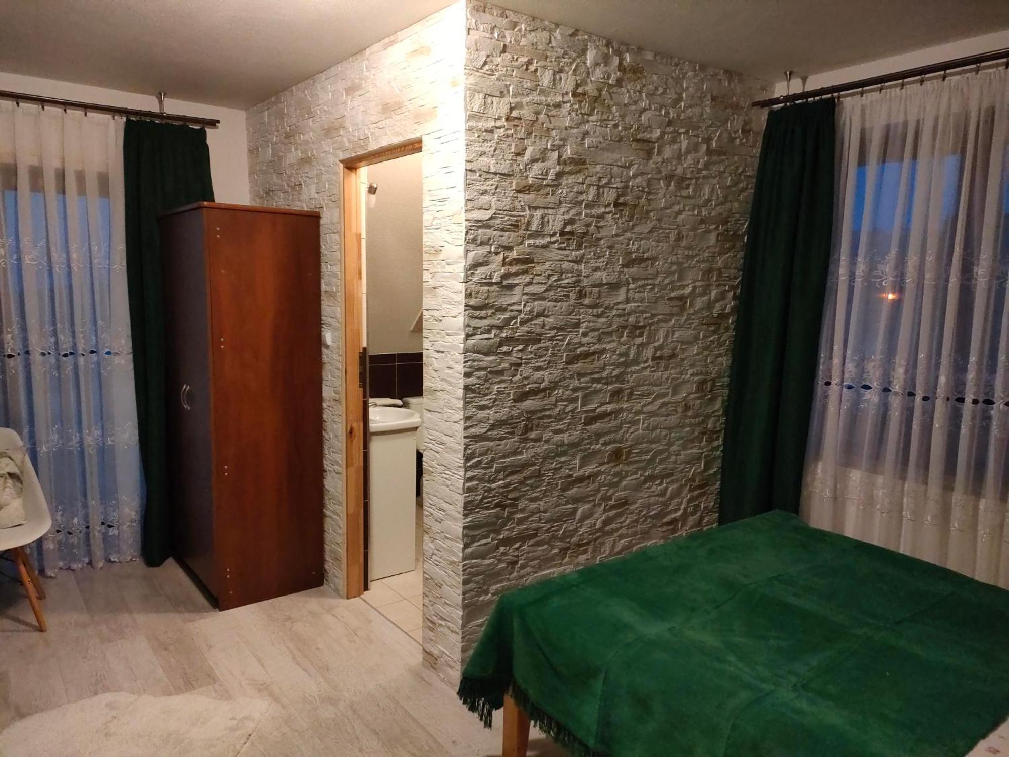 Pokoje U Mrugaly Czerwienne Cameră foto
