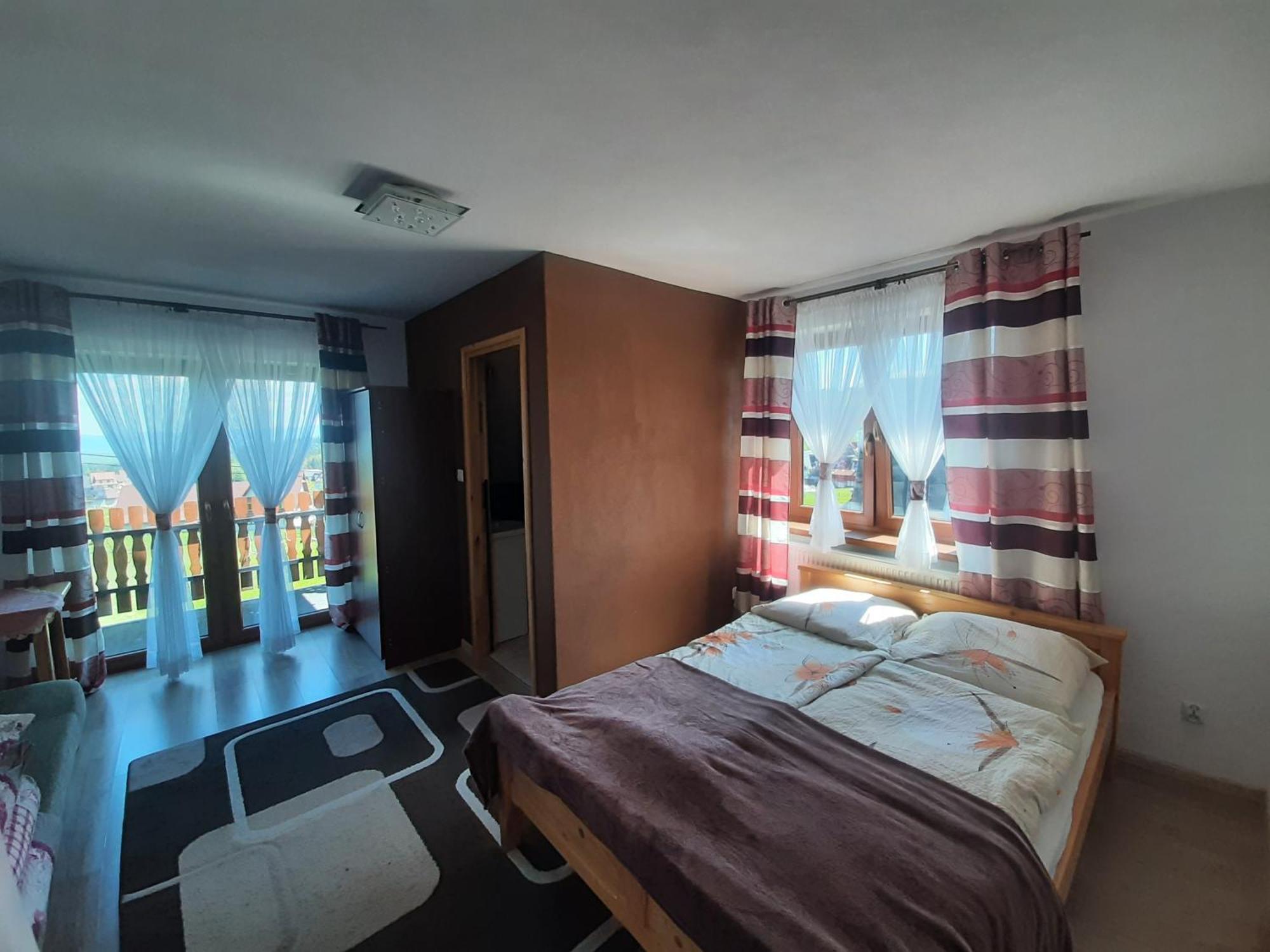 Pokoje U Mrugaly Czerwienne Cameră foto